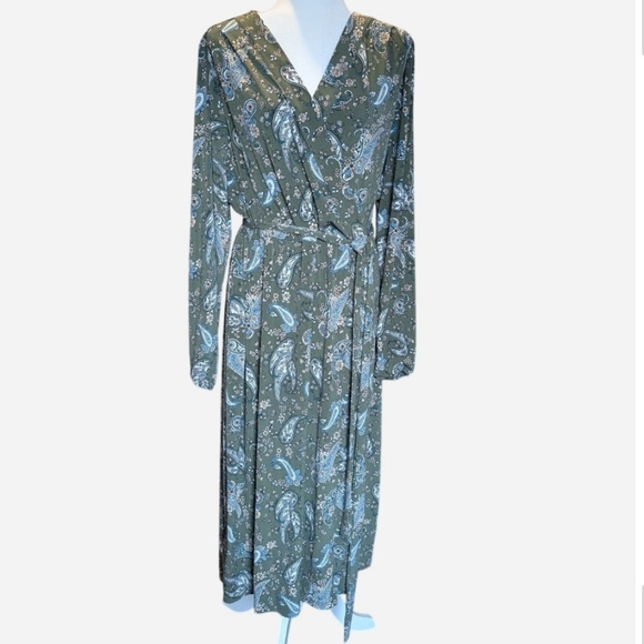 Lane Bryant Dresses & Skirts - Pre-owned Lane Bryant Green Paisley Long Sleeve Dress Size 22/24